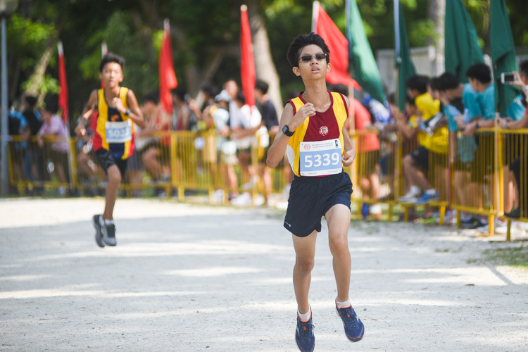 VS's Hayden Koh (#5339) finished 14th in the Boys’ C Division cross country race with a time of 14:36.2. (Photo 1 © Iman Hashim/Red Sports)