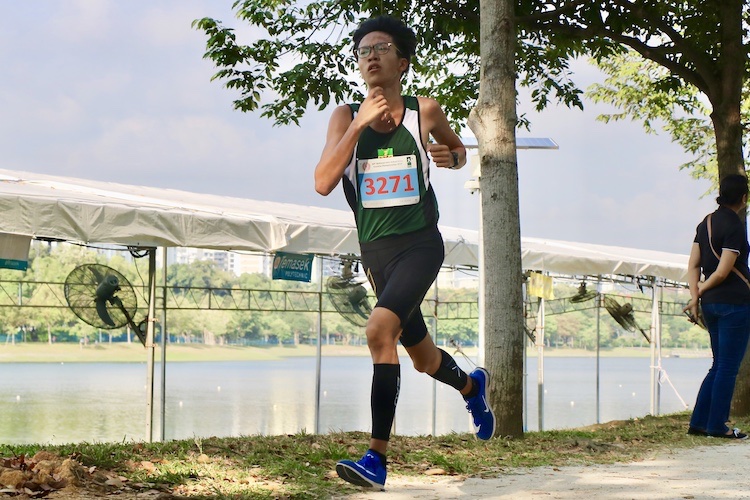 RI’s Chai Jiacheng finished first in the Boys’ B Division cross country race with a time of 16:49.9. (Photo 5 © Julianna Jothi/Red Sports)