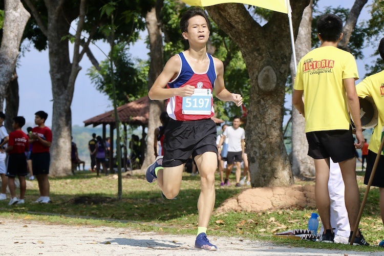 Mervyn Ong of Nan hua High School finished second in the Boys’ C Division cross country race with a time of 13:46.6. (Photo 2 © Julianna Jothi/Red Sports)