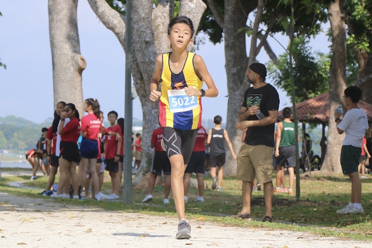 ACS(I)’s Bryan Cheung finished 15th in the Boys’ C Division cross country race with a time of 14:38.2. (Photo 1 © Julianna Jothi/Red Sports)