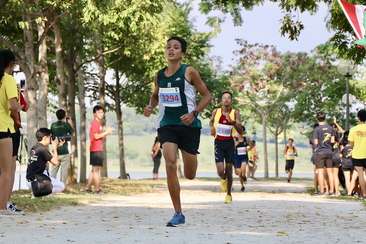 SJI’s Martin Patrick Inglin finished fourth in the Boys’ B Division cross country race with a time of 17:25.5. (Photo 1 © Julianna Jothi/Red Sports)