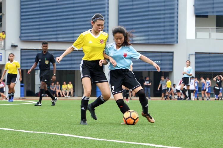 Christine Gan (HCI #12) and Erica Lee (VJC #21) tussles for the ball in midfield. (Photo 4 © Clara Lau/REDintern)