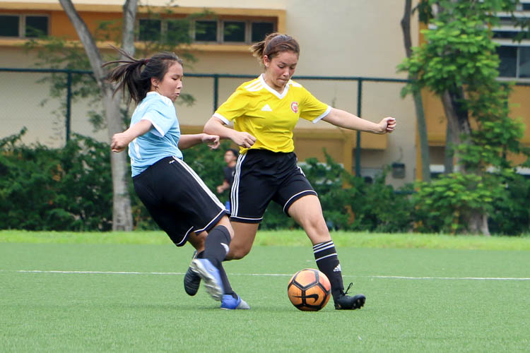 Sophia Rose Meyers (VJC #4) intercepts a attempted pass from Nicole Lim (HCI #21). (Photo 6 © Clara Lau/REDintern)