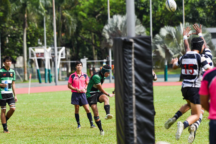 RI scrum-half Bervyn Wong (#10) kicks the conversion. (Photo 1 © Iman Hashim/Red Sports)