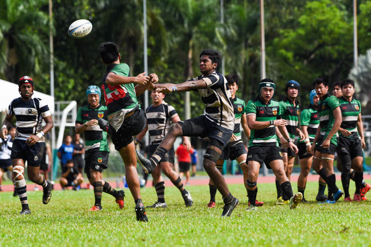 Raffles Institution (RI) survived a late gutsy fightback from St. Andrew’s Junior College (SAJC) to edge past their traditional rivals 17-15 and book their place in the final of the National A Division Rugby Championship. (Photo 1 © Iman Hashim/Red Sports)