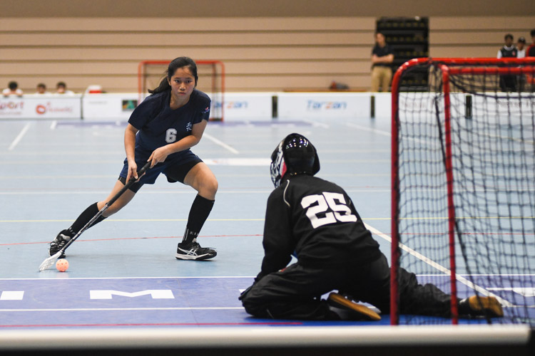 Heng Ying Ying (RVHS #6) tries to get past Ulfah Irdina (VJC #25) in the penalty shootout. (Photo 1 © Iman Hashim/Red Sports)