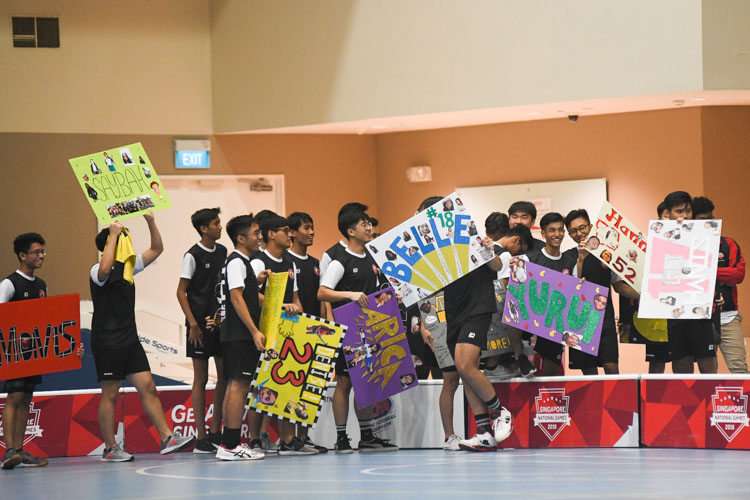 VJC floorball boys showing their support for their female counterparts. (Photo 1 © Iman Hashim/Red Sports)