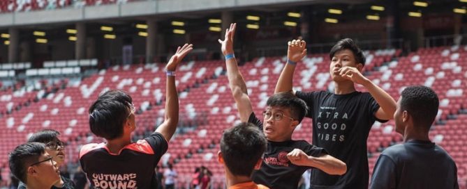 Sport teams made up of youths from all backgrounds fight it out in a game of Captain’s Ball. (Photo 1 © HIGHER)