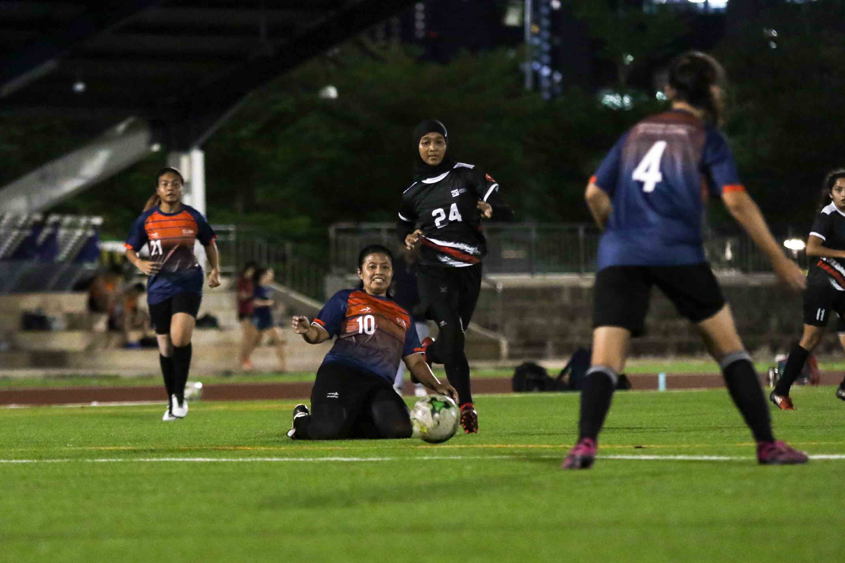 SUSS edge SIT 4-3 in Singapore University Games Women’s Football Championship. (Photo 8 © Clara Lau/Red Sports)