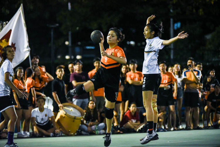 Charmaine Tan (SH #9) takes aim at goal. (Photo 1 © Iman Hashim/Red Sports)