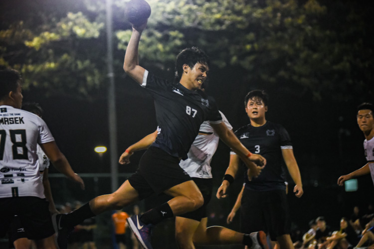 Shawn Poh (KR #87) attempts a jump shot at goal. (Photo 1 © Iman Hashim/Red Sports)