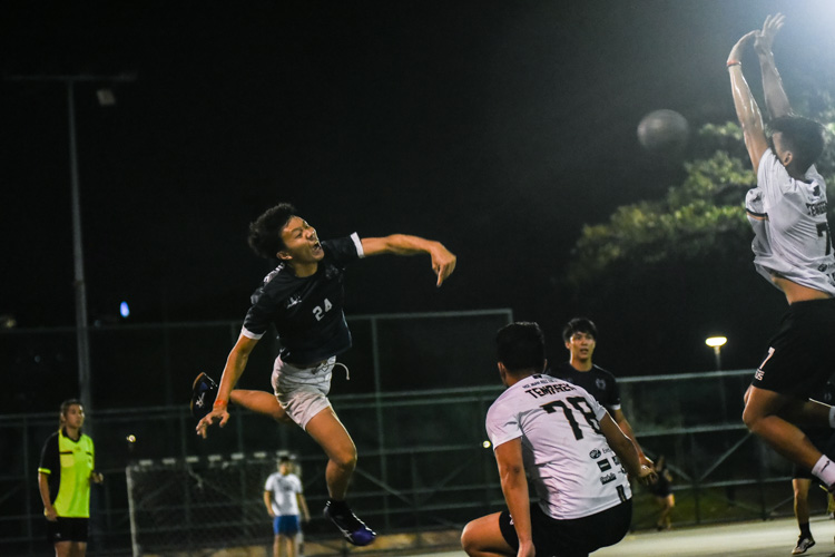 Tan Siew Wei (KR #24) unleashes a strong throw towards goal. (Photo 1 © Iman Hashim/Red Sports)