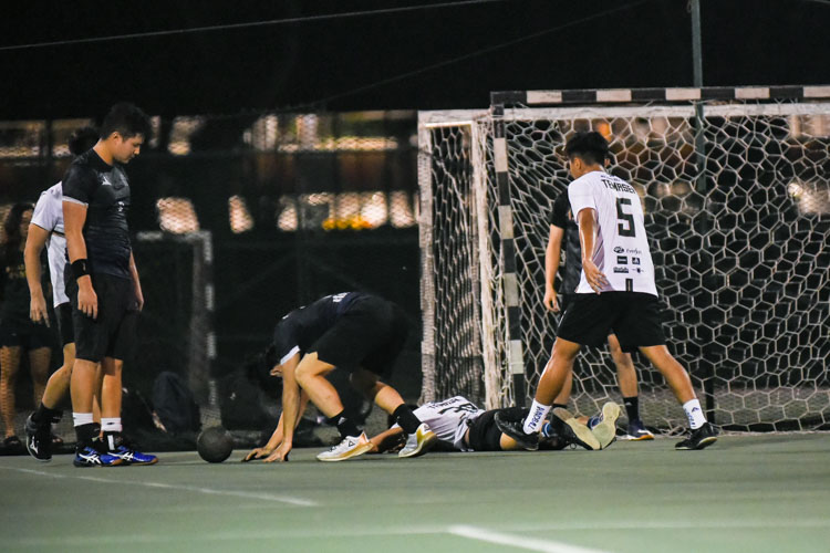 Soo Peng Ru (TH #38, on the ground) makes a vital defensive stop to a KR attack moments before the final whistle was blown, sealing the win for TH. (Photo 1 © Iman Hashim/Red Sports)