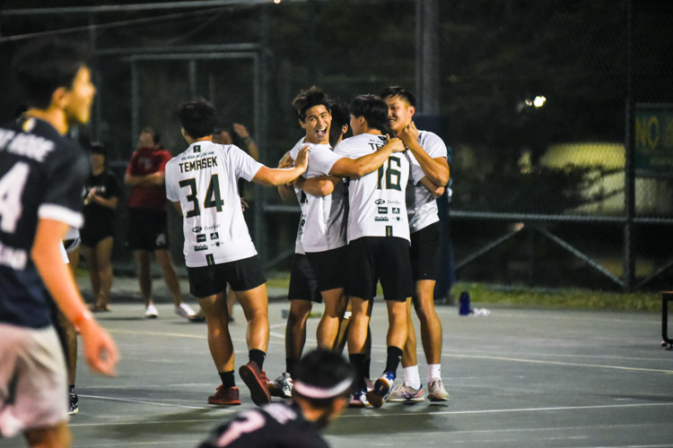 Temasek Hall players celebrate their comeback win over Kent Ridge Hall in the NUS IHG Handball men's final. (Photo 1 © Iman Hashim/Red Sports)