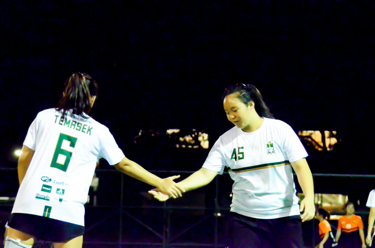 Lim Li Hua (#6) and Chua Cheng Yao (#45) of Temasek Hall sharing a high five during the match. (Photo 1 © REDintern Jodi Seah)