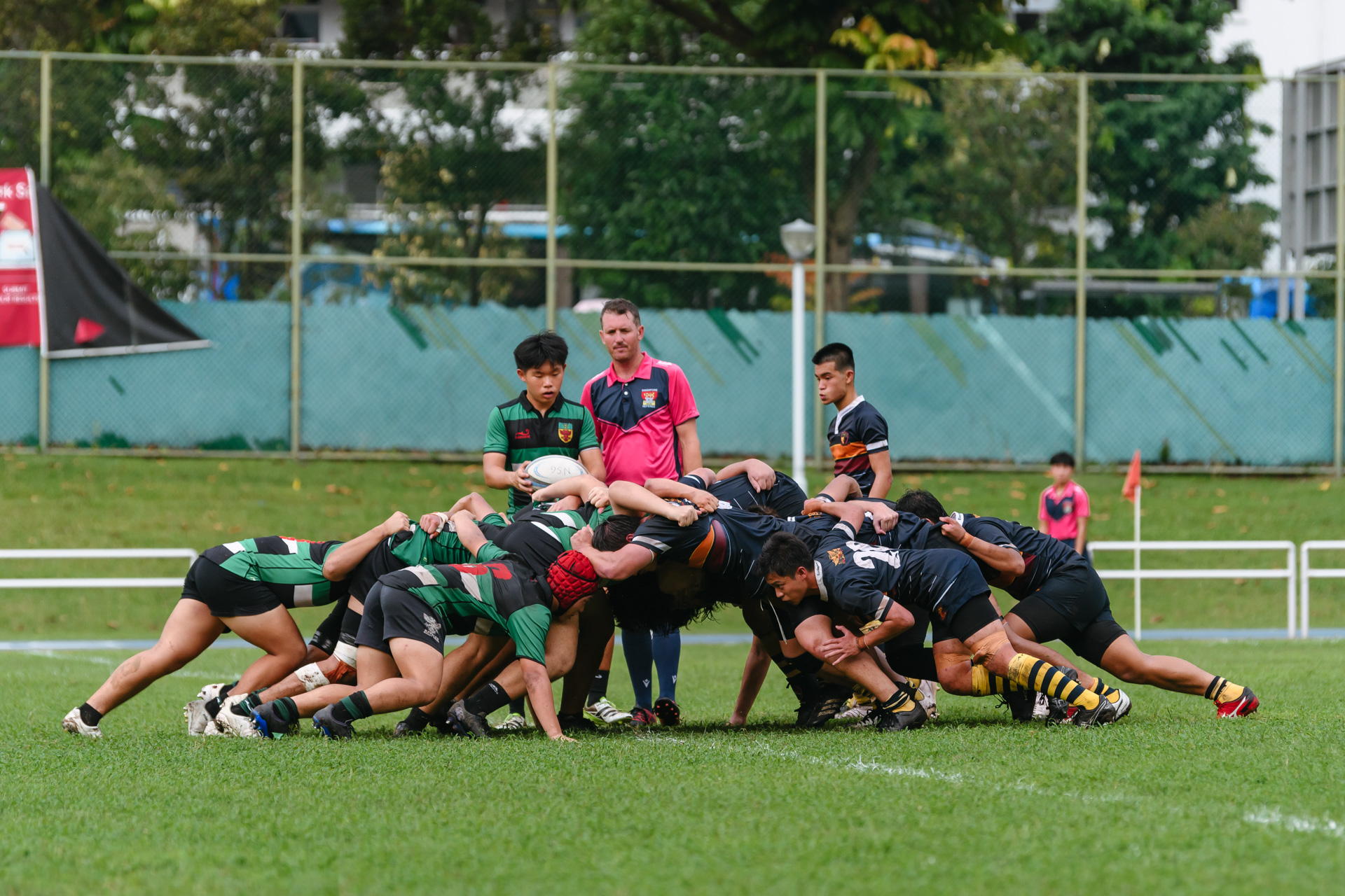 The forwards engage in a well-set scrum. (Photo 12 © Joash Chow/Red Sports)