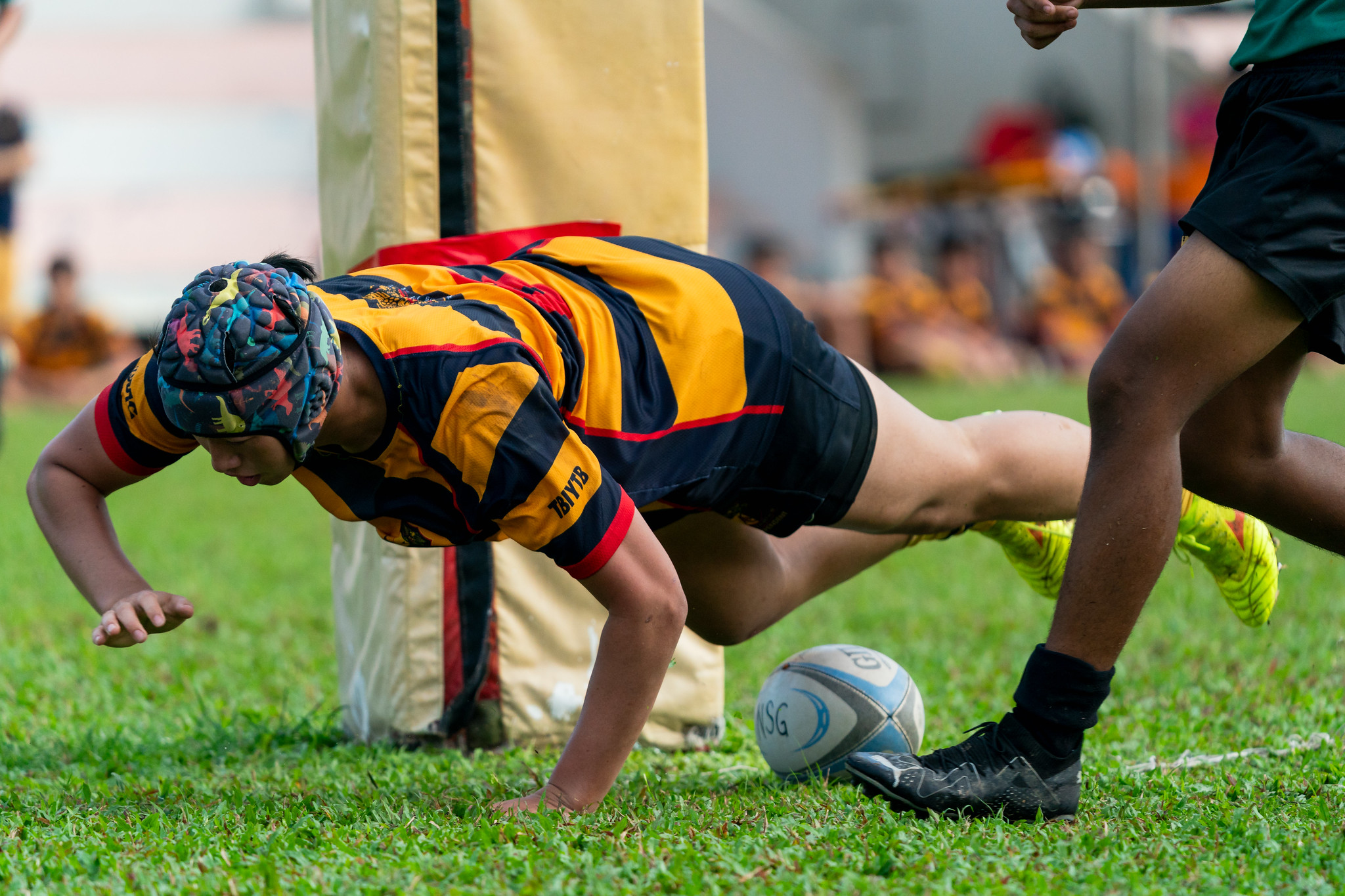 Kyler Tay (AC #8) scores a try. (Photo 3 © Bryan Foo/Red Sports)