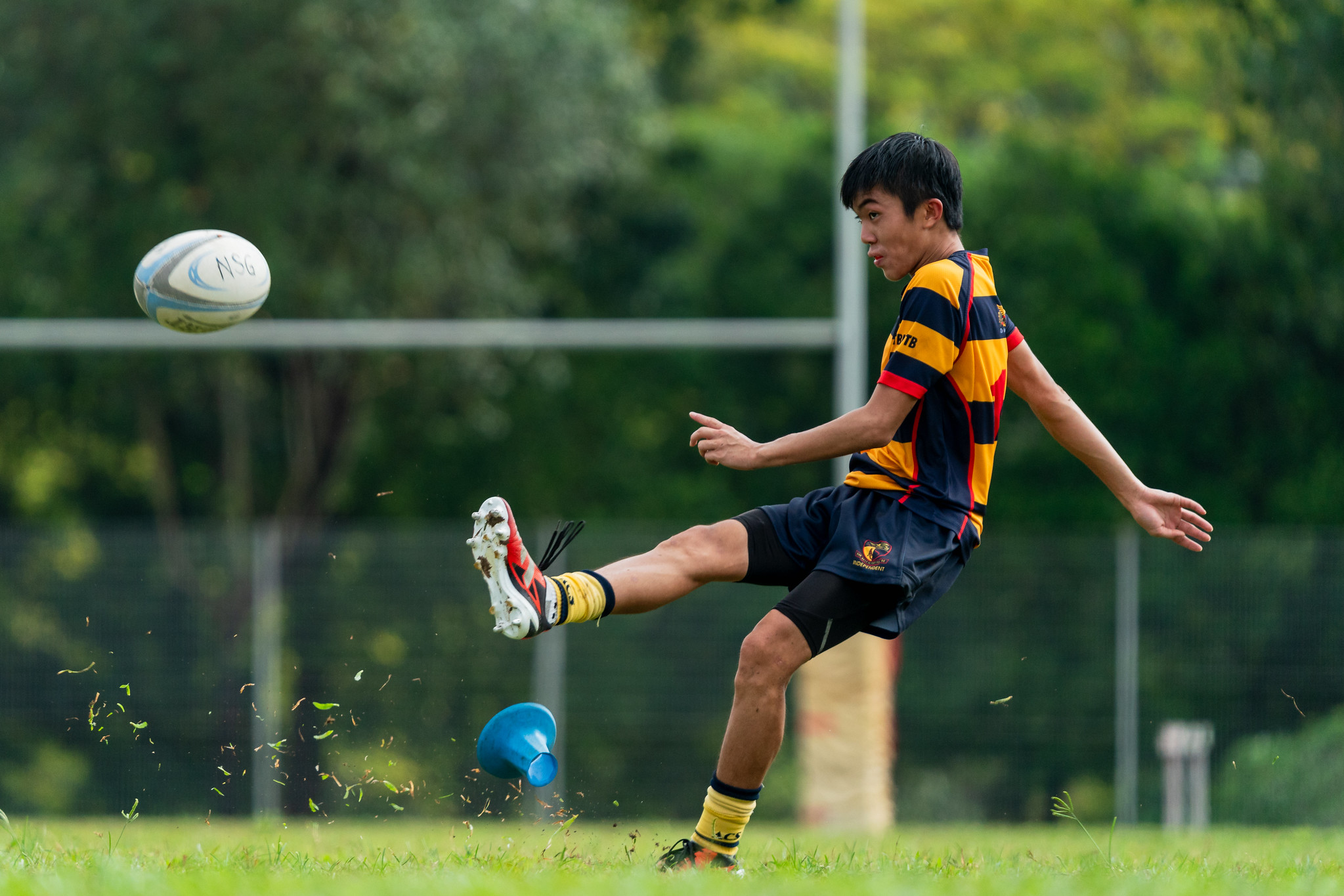 Abel Lie (AC #10) takes a conversion kick.(Photo 10 © Bryan Foo/Red Sports)