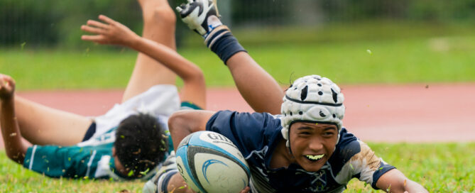 Saint’s Wesley Choo (SA #15) slides to score the final try of the semi-final as St. Andrew’s Secondary School beat St. Joseph’s Institution 45-3 (Photo 1 © Bryan Foo/Red Sports)