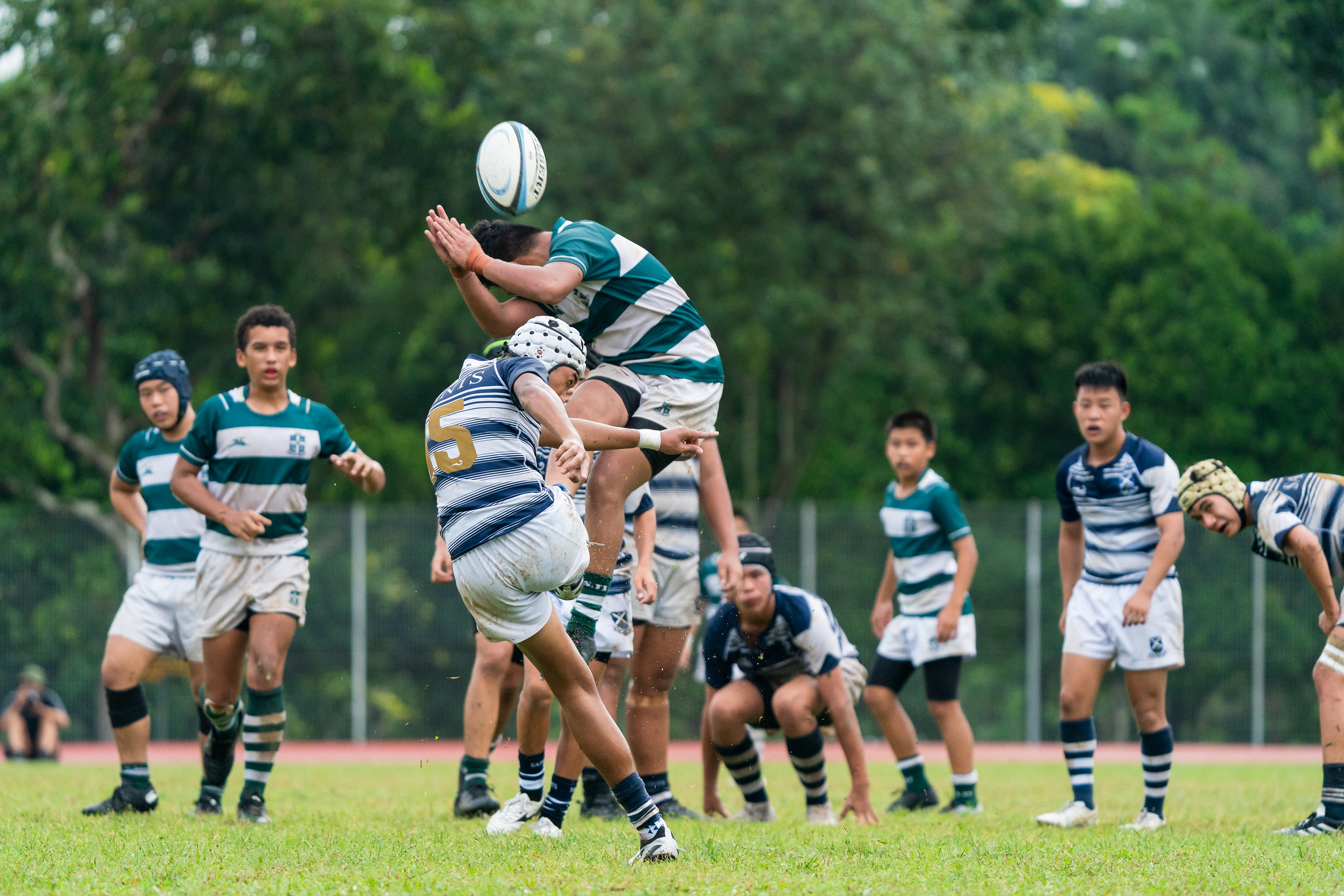 Wesley Axel Choo (SA#15) sends a clearance kick. (Photo 5 © Bryan Foo/Red Sports)