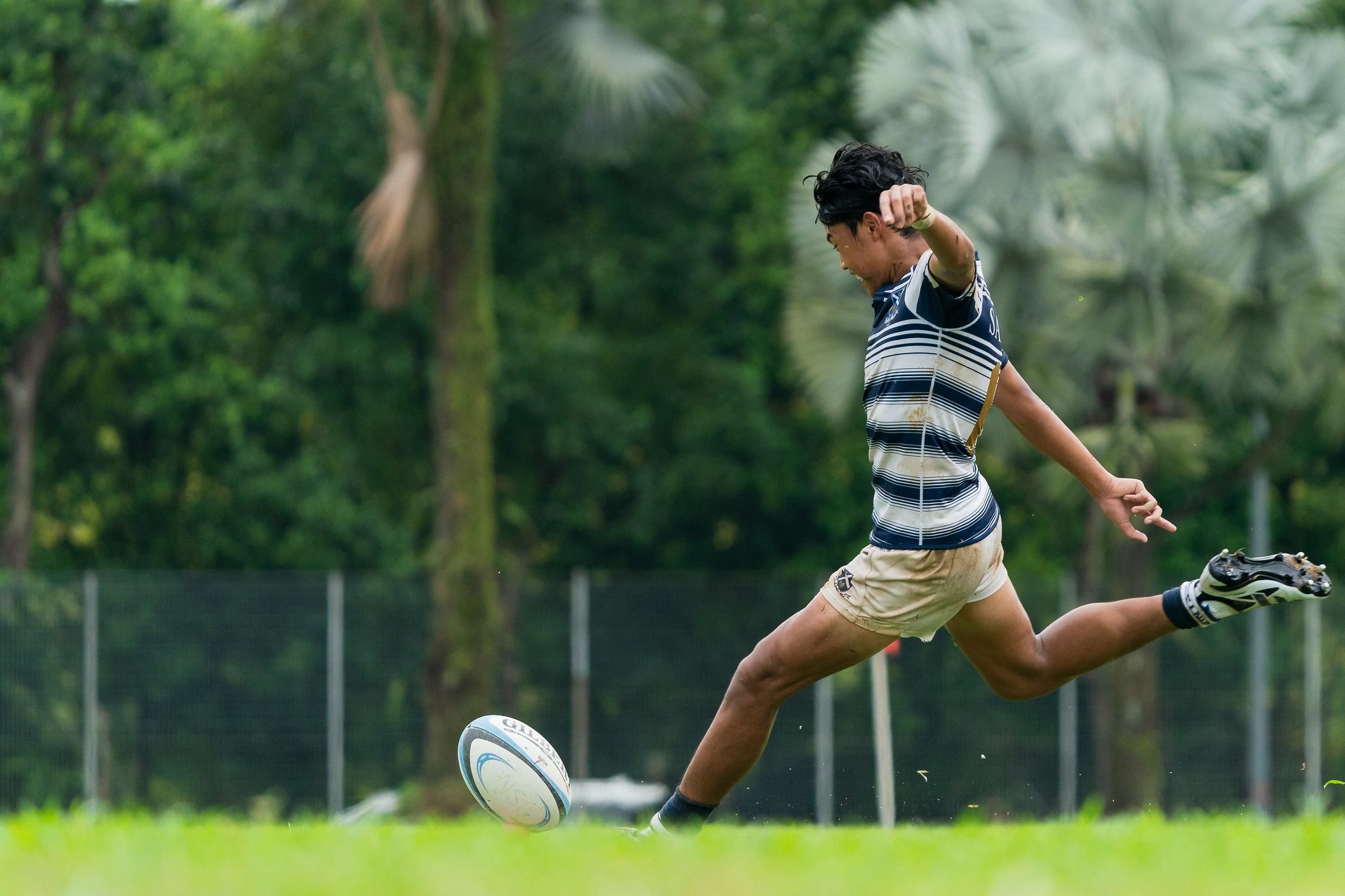 Wesley Choo (SA #15) takes a conversion (Photo 10 © Bryan Foo/Red Sports)