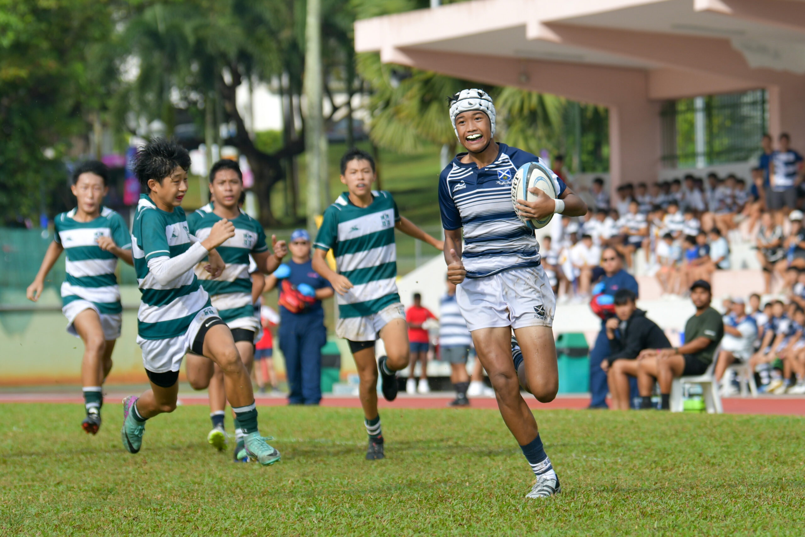 Wesley Choo (SA #15) on his way to score scored Saint’s first try of the semi-final. (Photo X © Joash Chow/Red Sports)